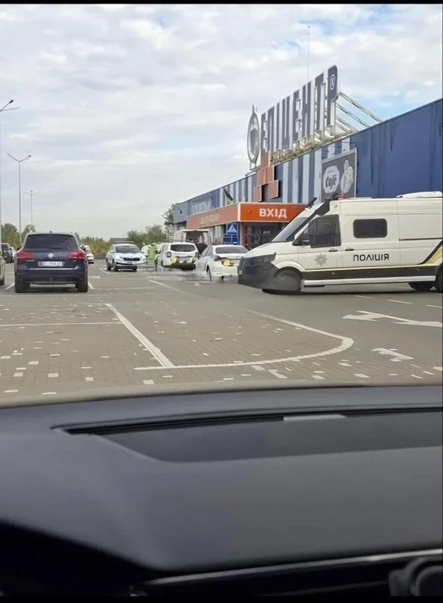 У Ковелі сокирою поранили трьох людей у гіпермаркеті: що підтвердили